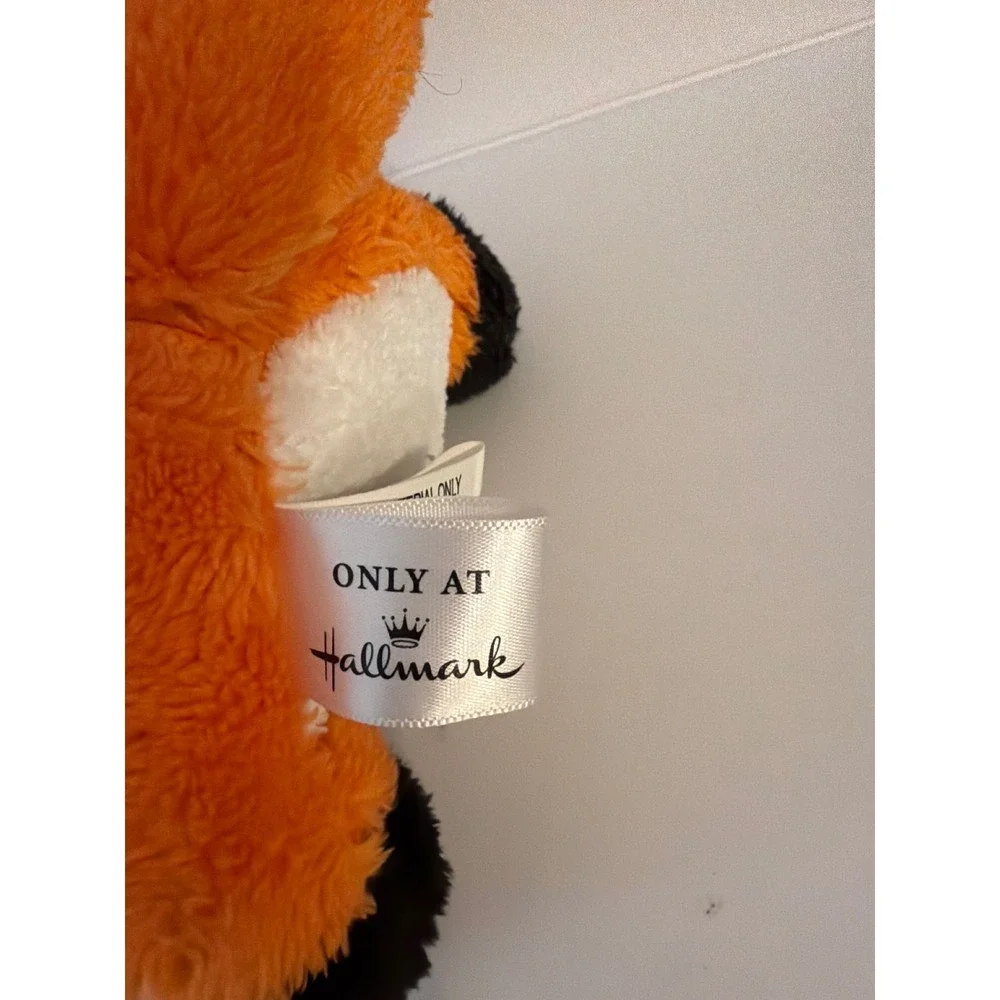 Hallmark Kiss Me Quick Valentine Fox Plush Orange White Holding Red Heart 8 Inch